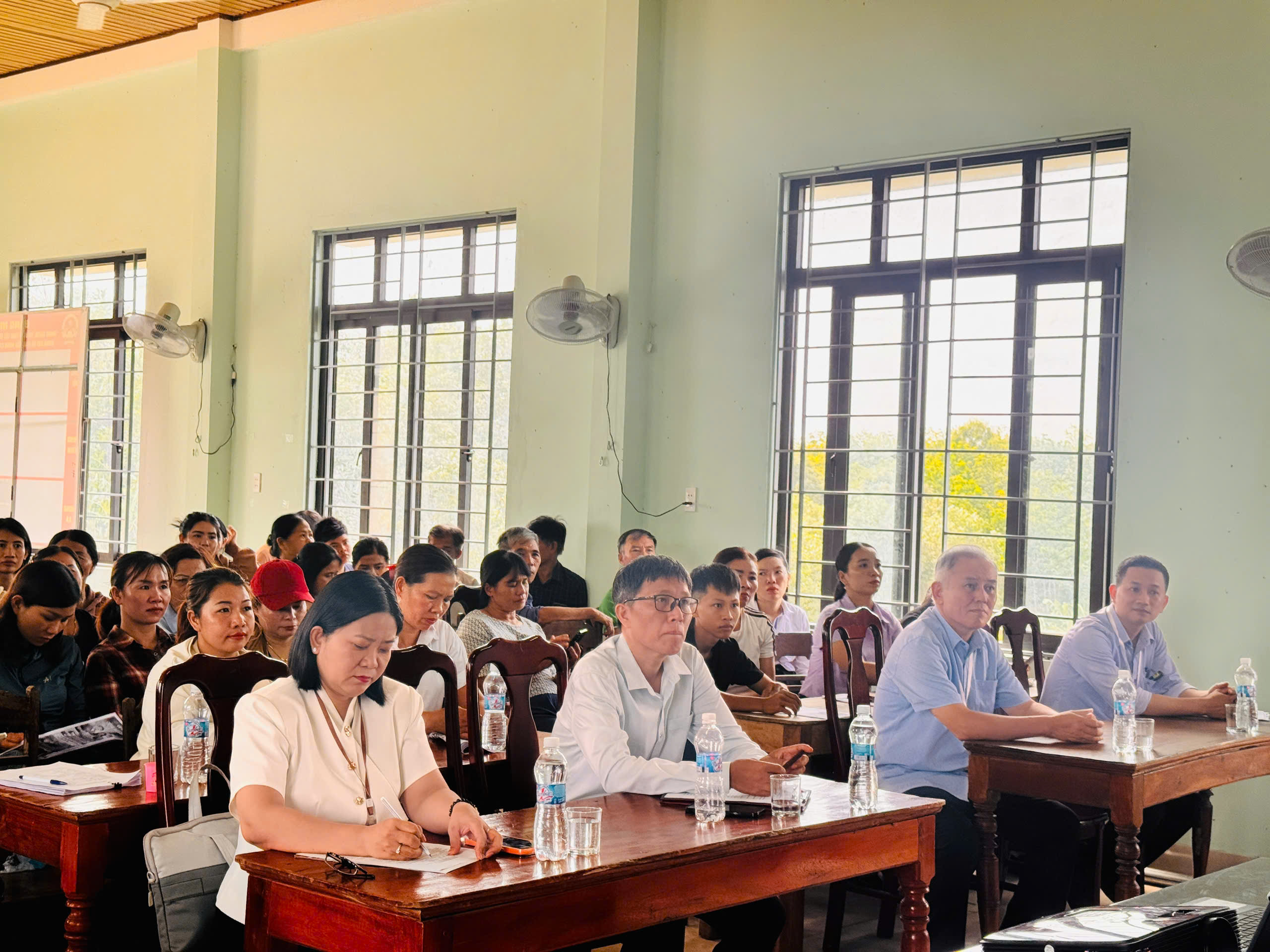 HỘI NGHỊ TRUYỀN THÔNG, TƯ VẤN CHÍNH SÁCH LAO ĐỘNG VIỆC LÀM, THÔNG TIN THỊ TRƯỜNG LAO ĐỘNG VÀ KẾT NỐI VIỆC LÀM CHO NGƯỜI LAO ĐỘNG TẠI THÔN GIO BÌNH VÀ LAN ĐÌNH XÃ GIO LINH